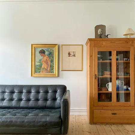 Family By Superkilen In Norrebro * Kopenhaga